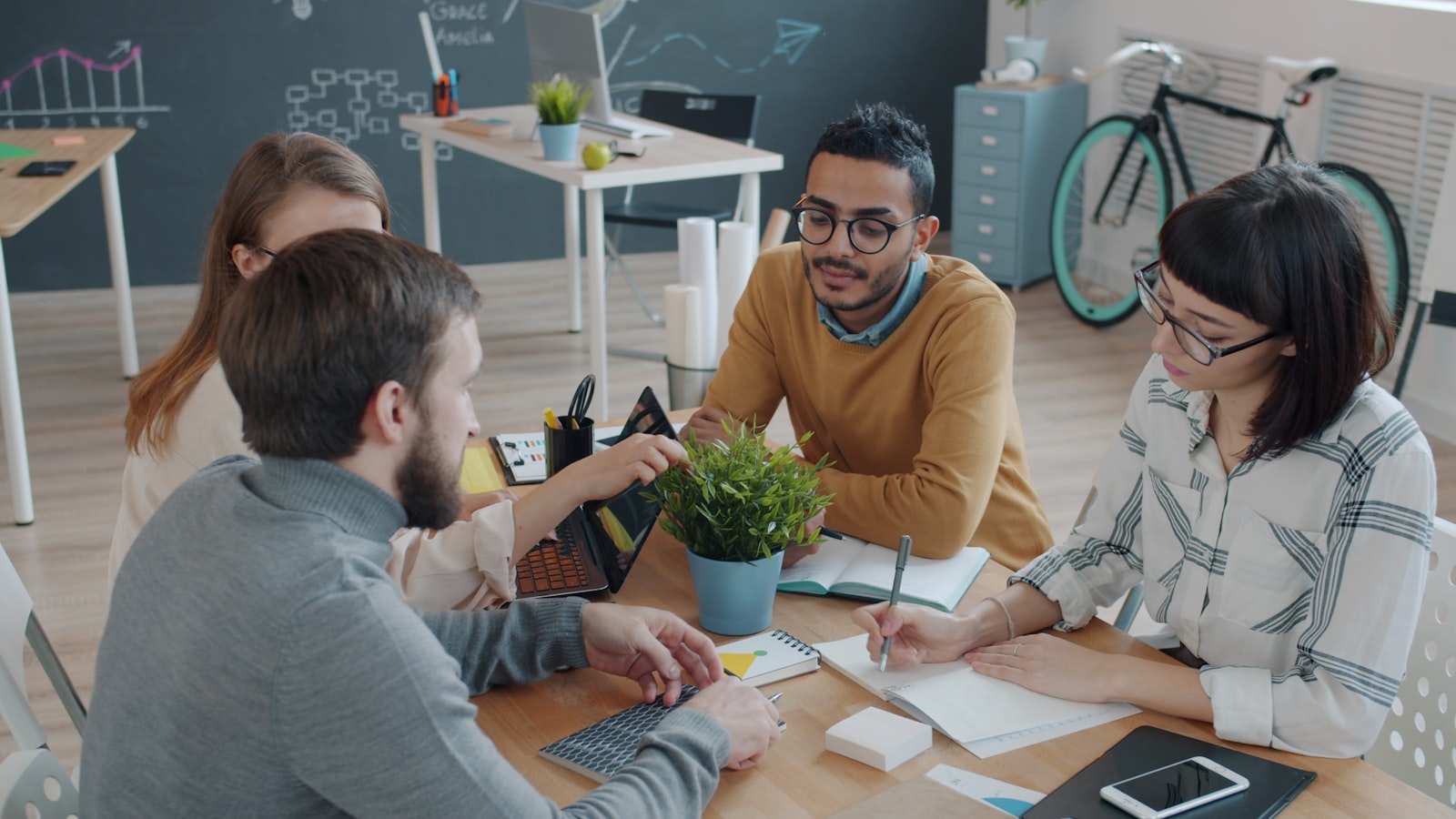 Equipe de agência de marketing e publicidade